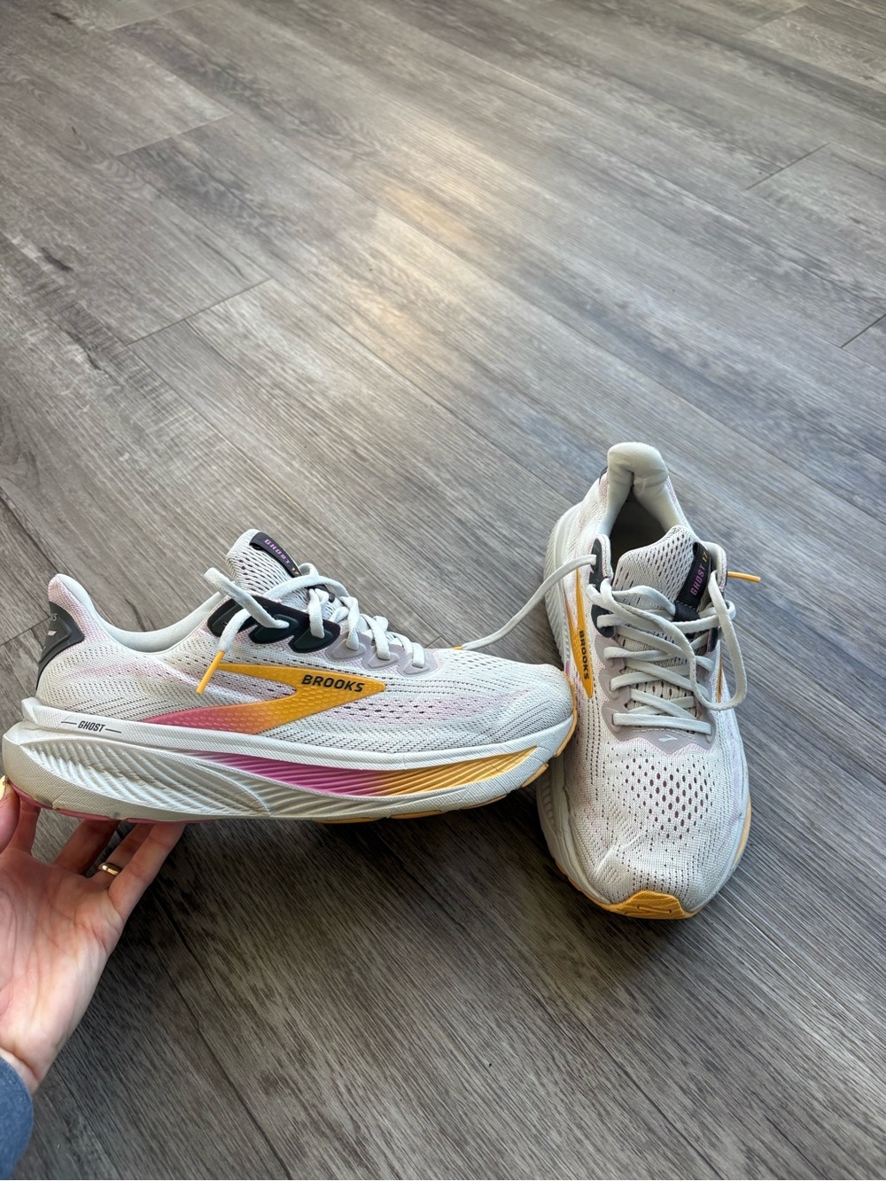 Women’s Brooks Ghost 17 Sneakers 8.5